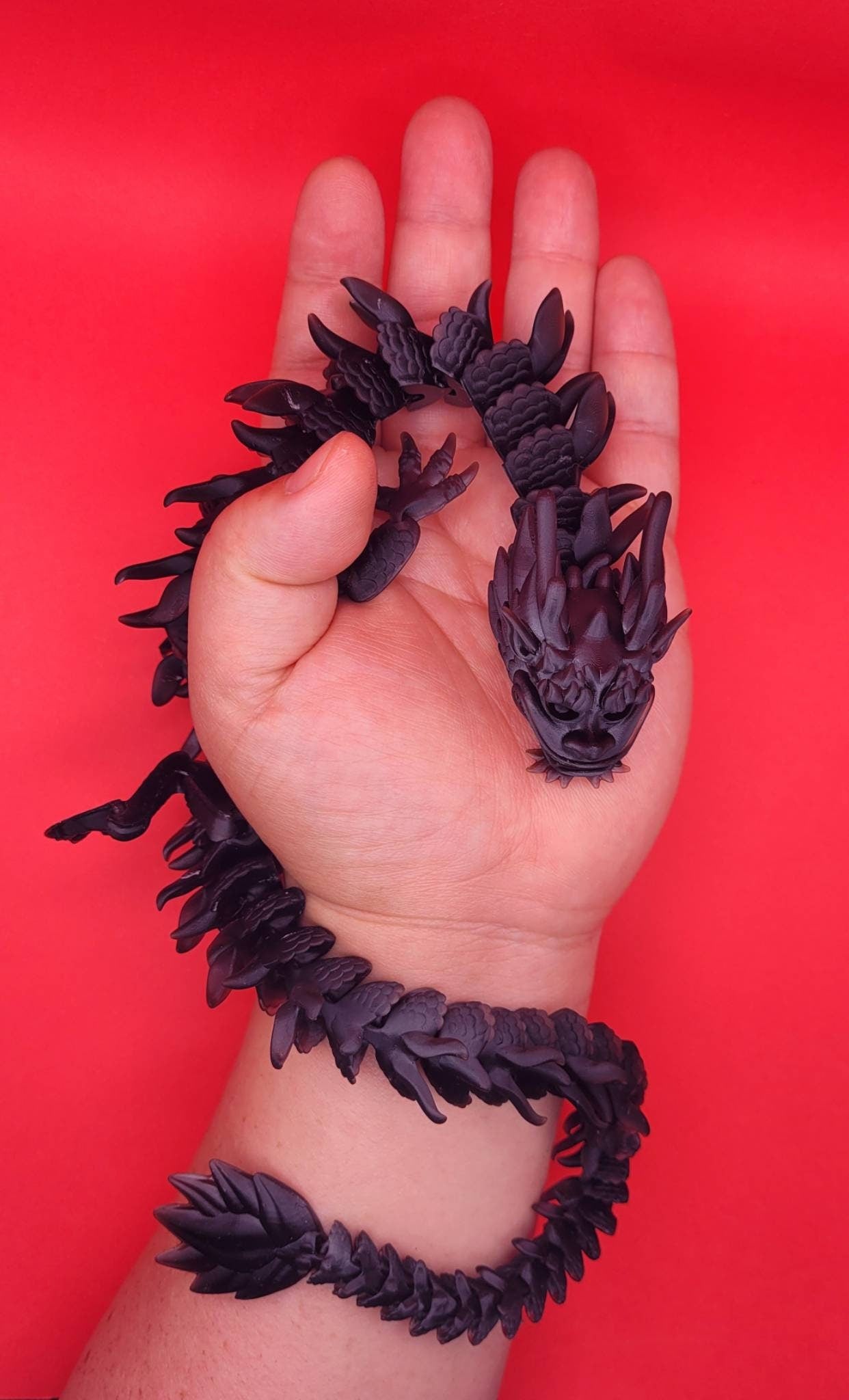 Resin 3D articulate dragon fidget toy.