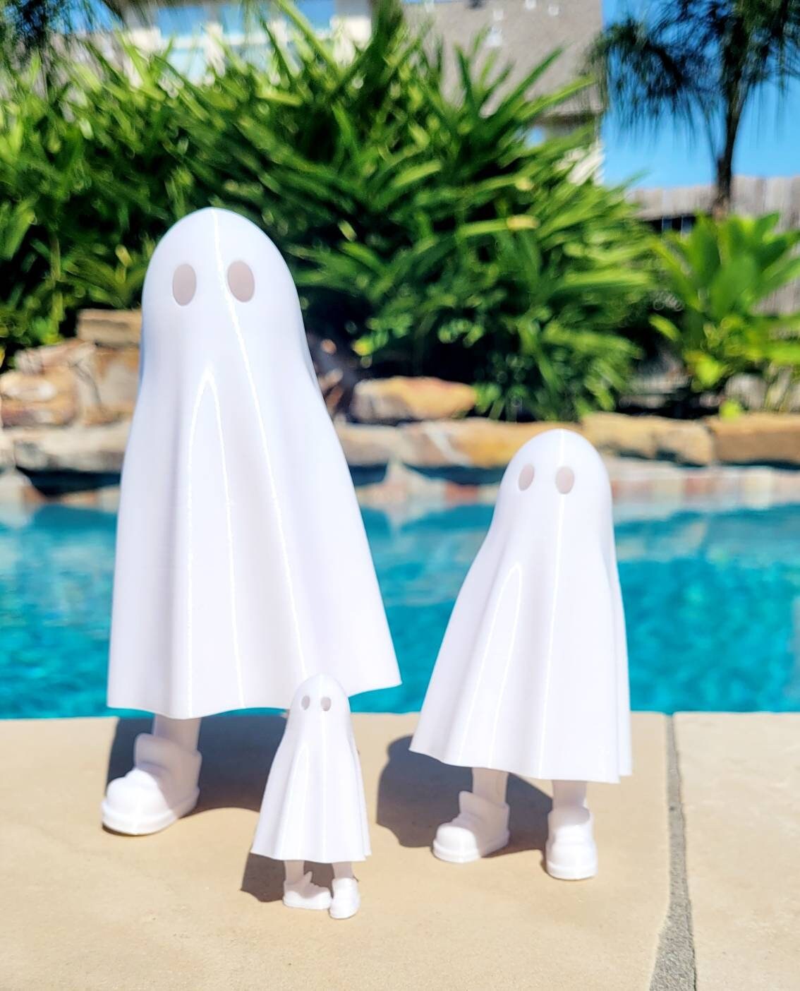 Zou Ghosts! 3D printed ghost with movable feets, as seen on tik tok. Halloween decoration.