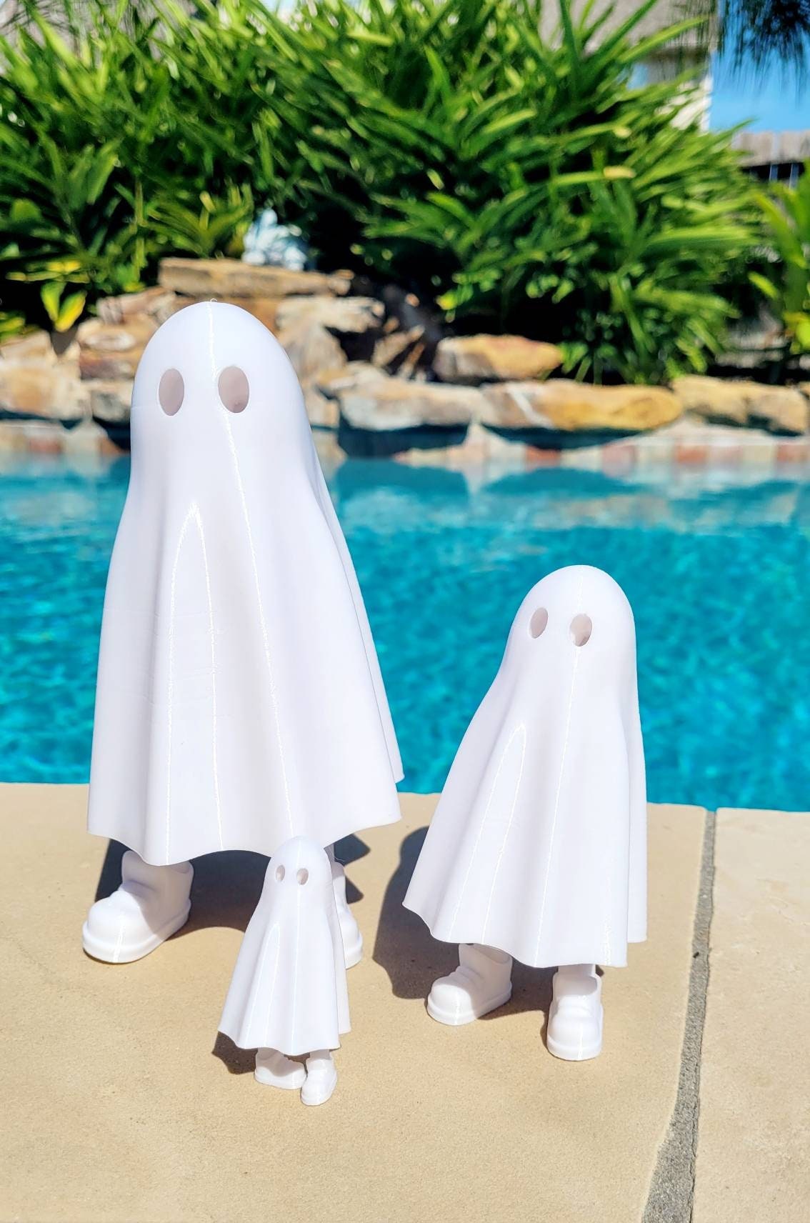 Zou Ghosts! 3D printed ghost with movable feets, as seen on tik tok. Halloween decoration.