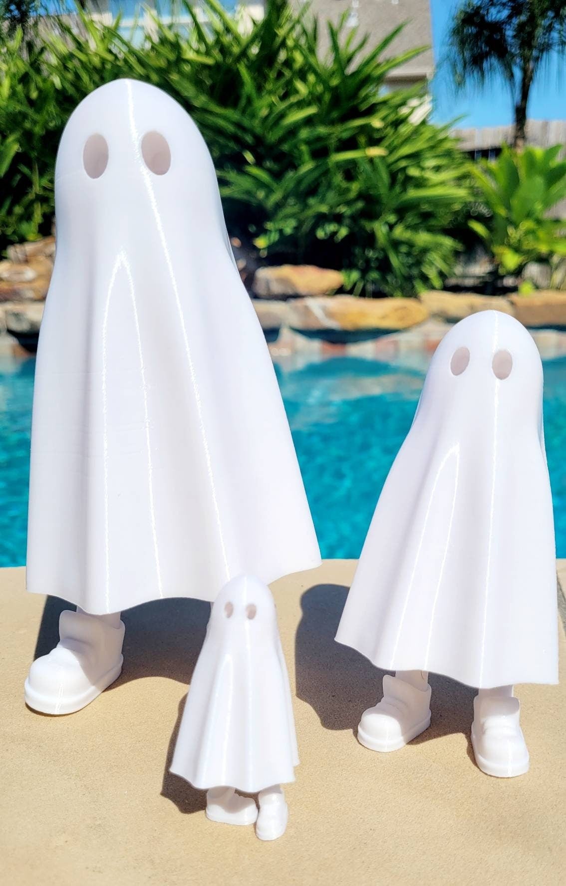 Zou Ghosts! 3D printed ghost with movable feets, as seen on tik tok. Halloween decoration.