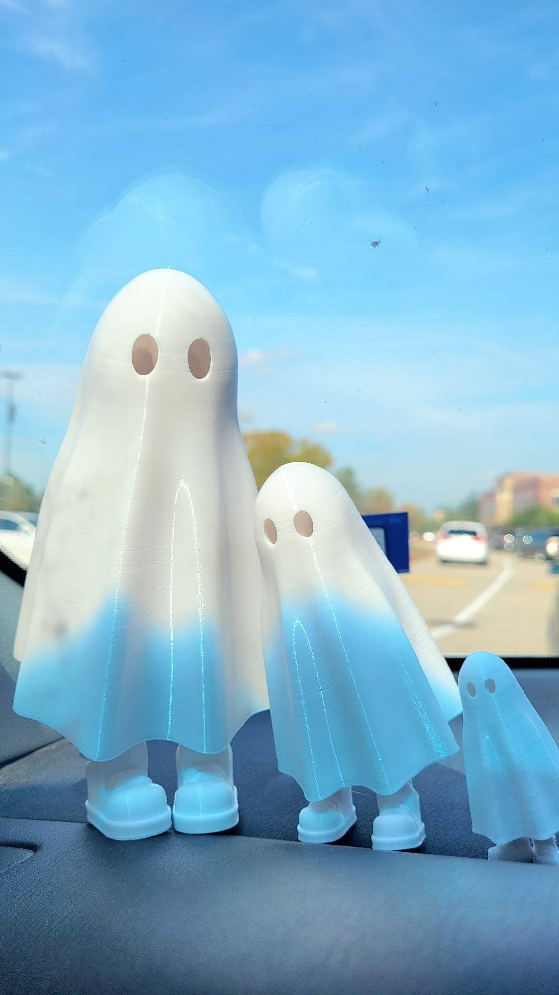 Zou Ghosts! 3D printed ghost with movable feets, as seen on tik tok. Halloween decoration.