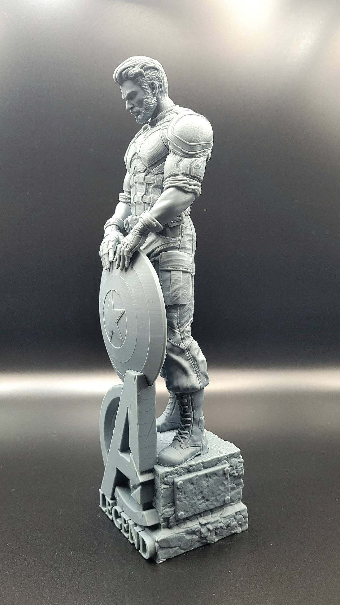 3D 14k resin printed Captain America statue. Interchangeable head. Desktop decoration.