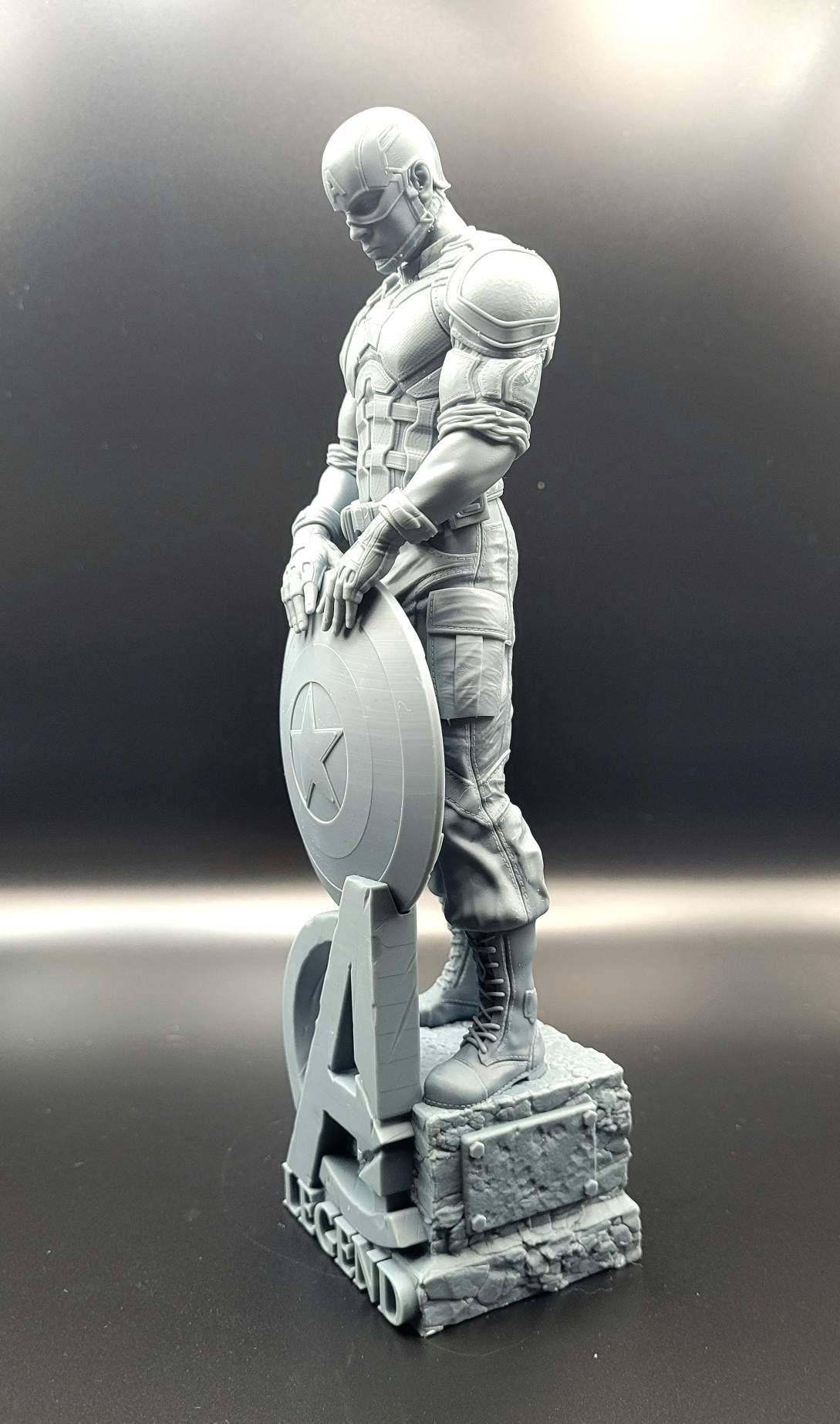 3D 14k resin printed Captain America statue. Interchangeable head. Desktop decoration.