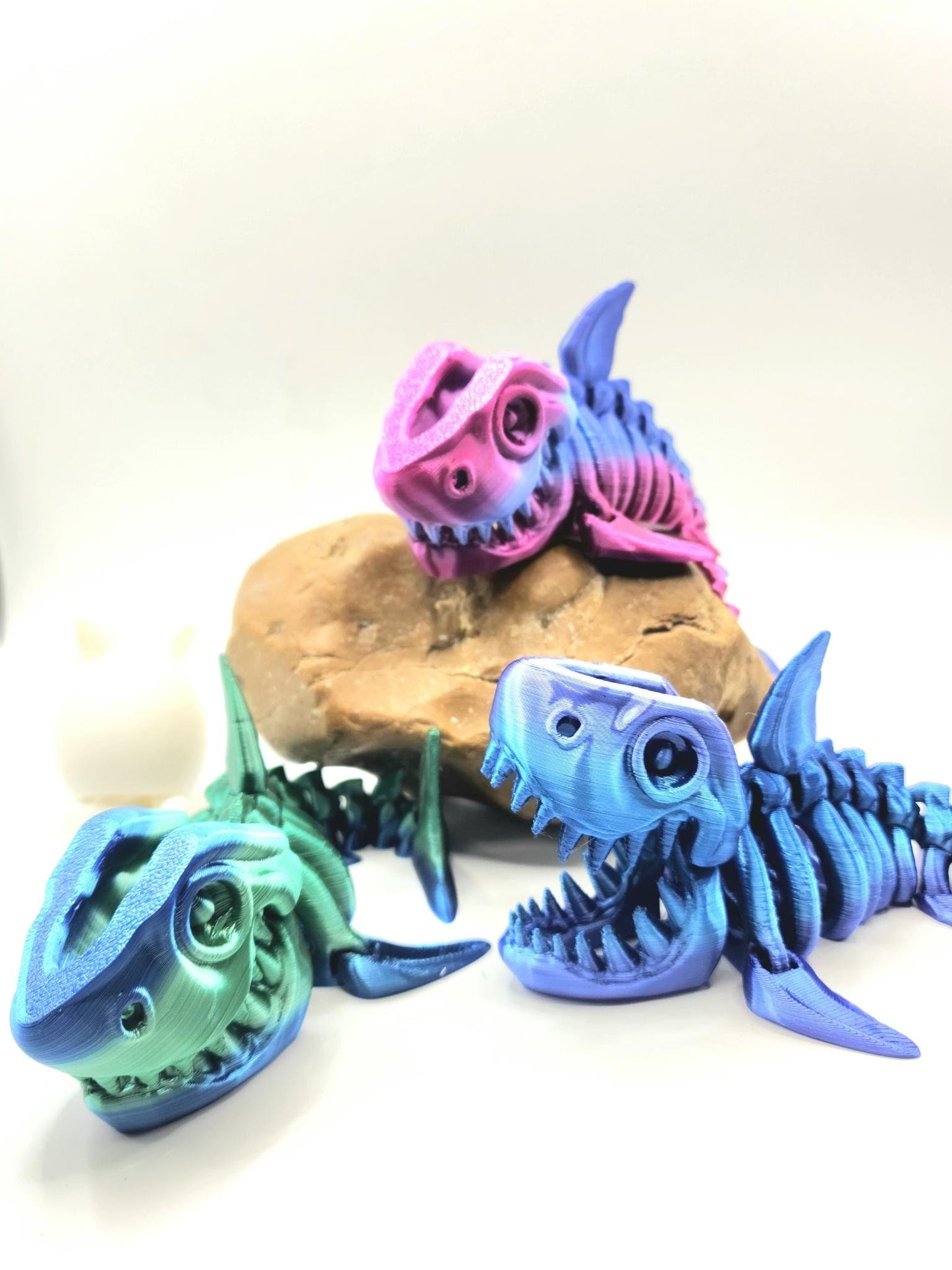 3D printed articulated skeleton shark with movable mouth. Fidget sensory toy, desktop toy.