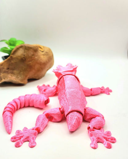 3D printed articulated crested Gecko with interchangeable tail. Fidget sensory toy.