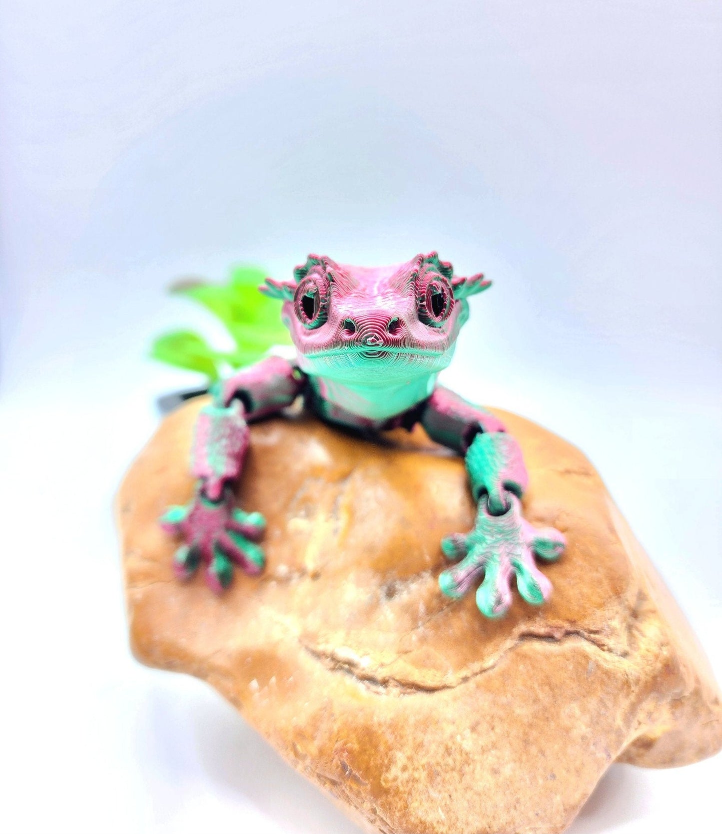 3D printed articulated crested Gecko with interchangeable tail. Fidget sensory toy.