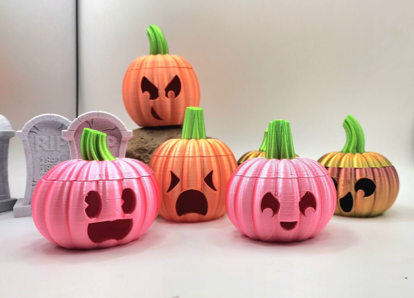 3D printed Jack O lantern with tea light. Halloween decorations.