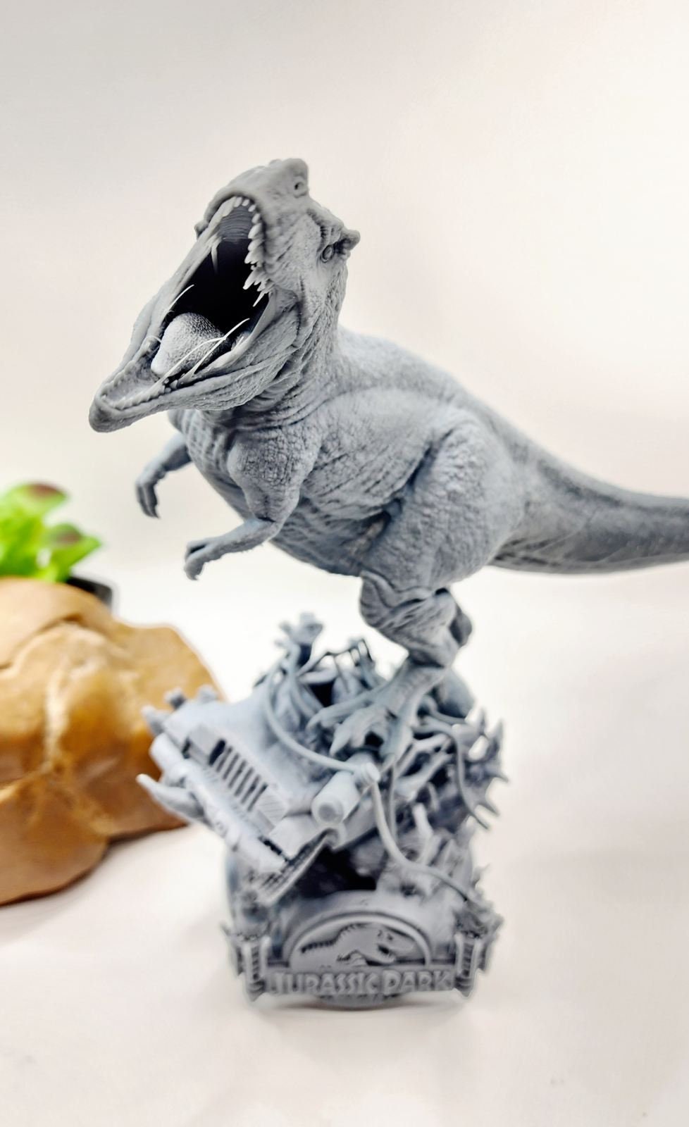 3D 14k resin printed Jurassic Park T-Rex. Desktop decoration, statue.