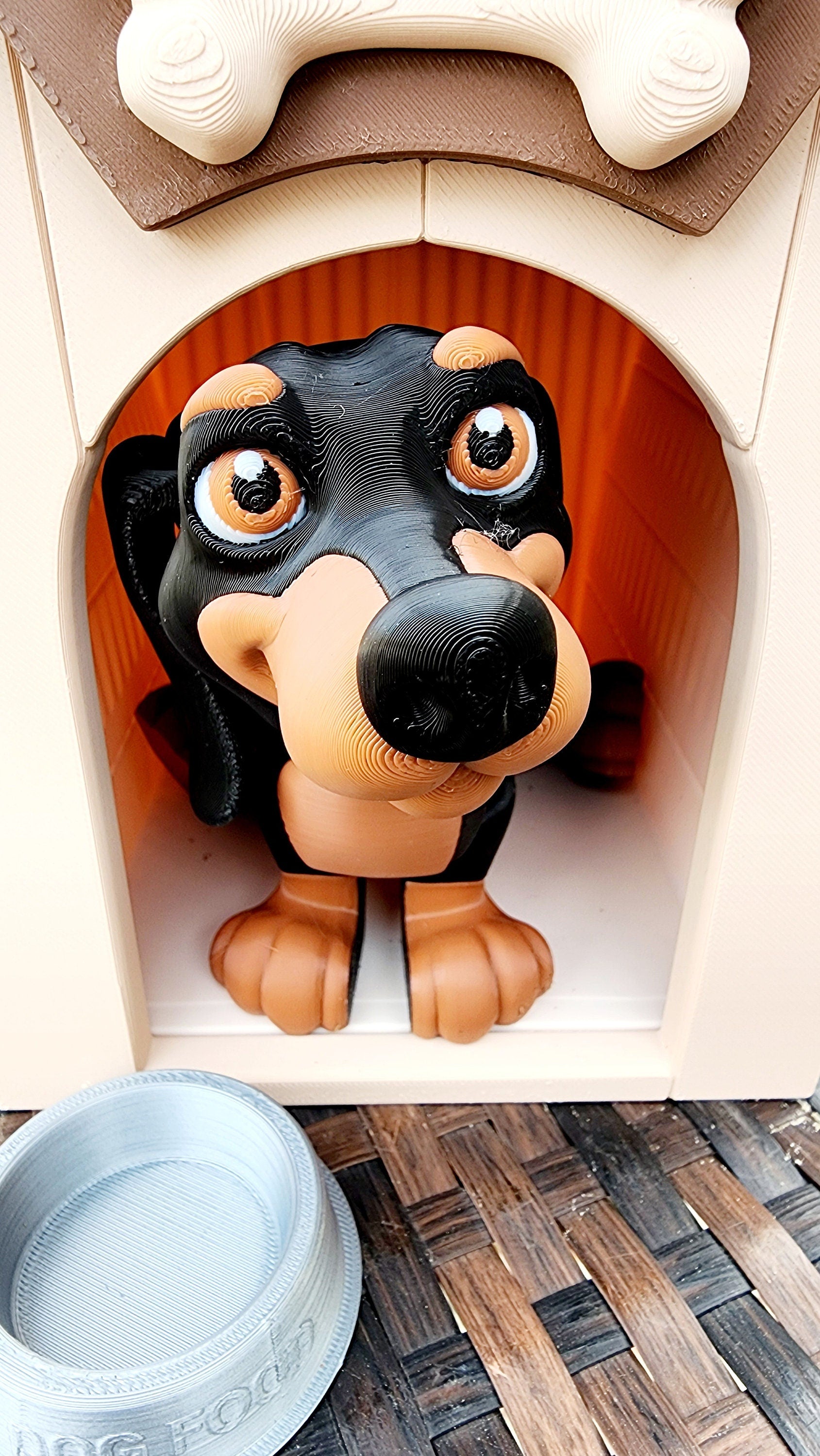 3D printed articulate Dachshund with a Kennel, and bowl. Fidget, sensory toy.