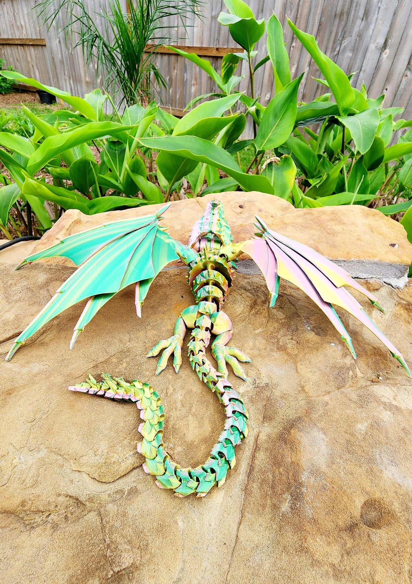 3D printed Biting Dragon articulated fidget, sensory toy. With a snap biting mouth.