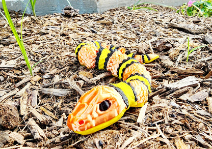 3D printed articulated Coral Snake, King Snake fidget sensory toy, desk toy.