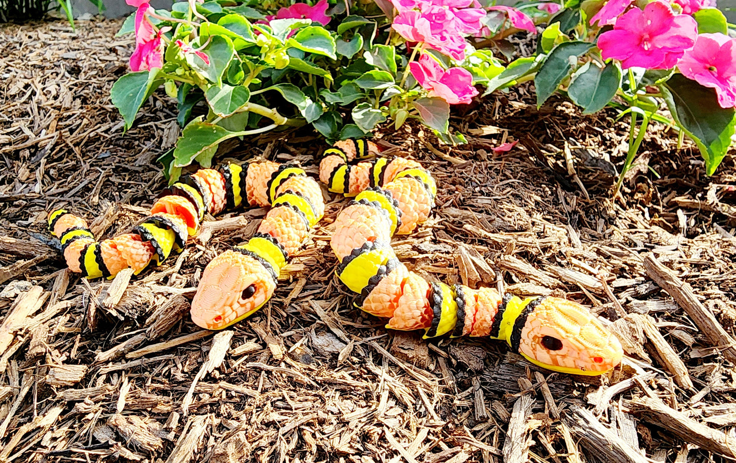 3D printed articulated Coral Snake, King Snake fidget sensory toy, desk toy.