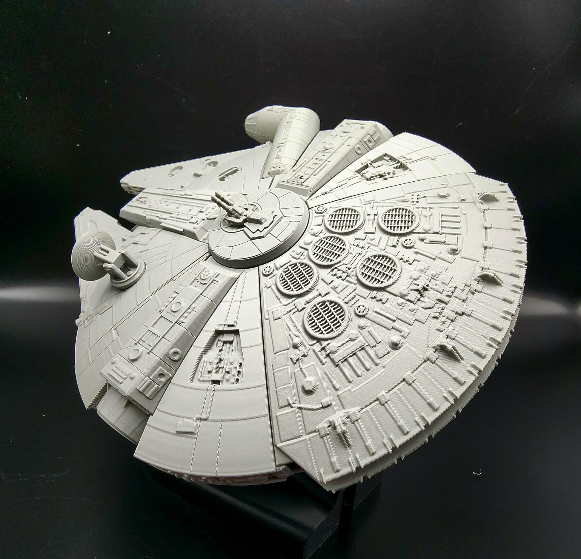 3D Printed Milennium Falcon with articulate stand. Action Figure, Desktop Toy, Decoration. Fan Art.