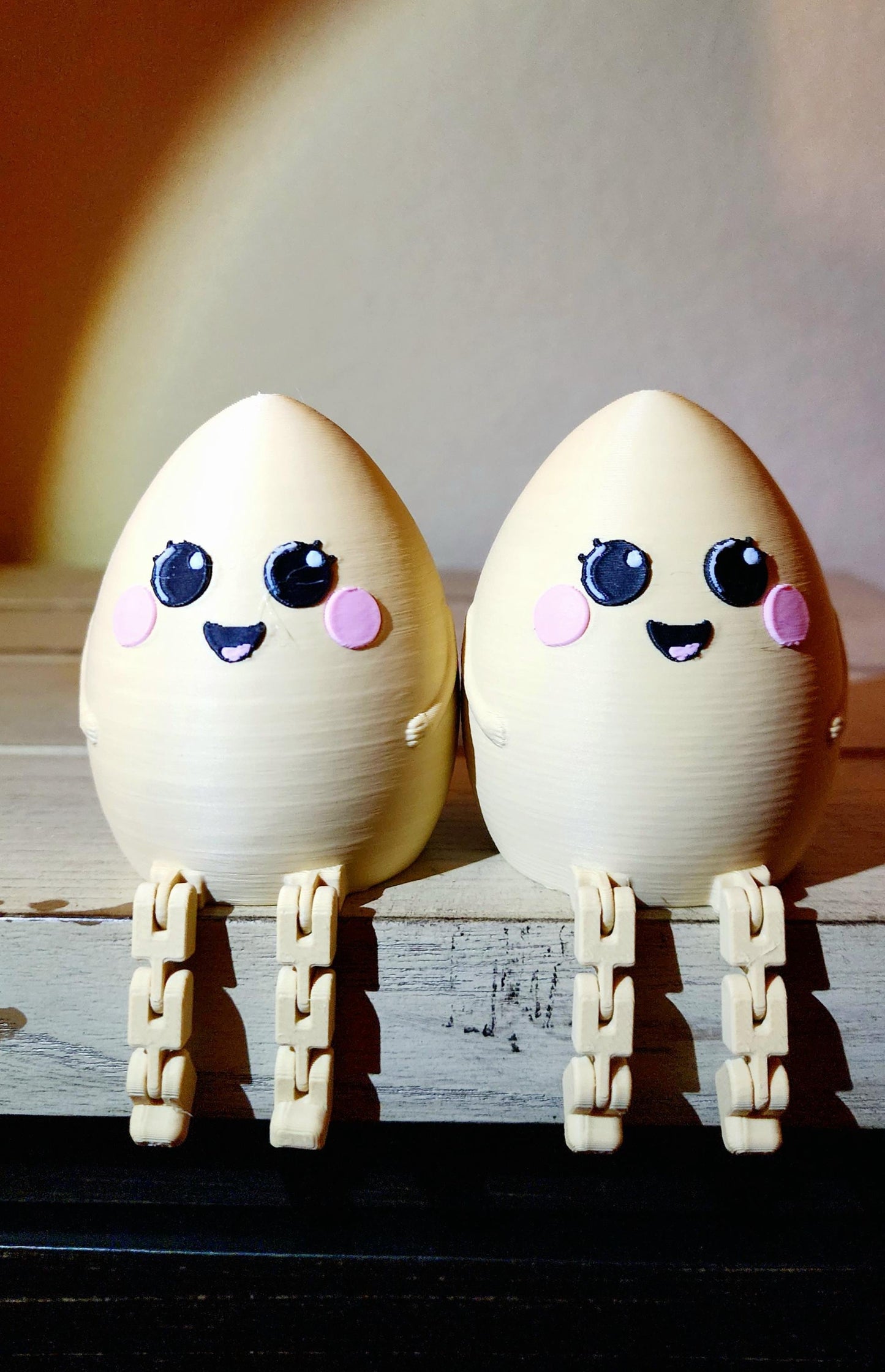 3D printed articulate Smiley easter egg with rainbow Swing.